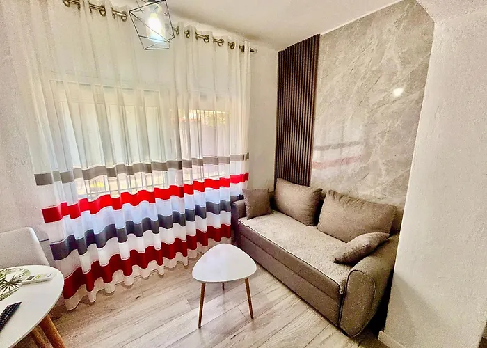 Superb Near To The Center Appartamento Tirana